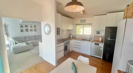 A Sun-Drenched Gem in the Heart of Whangaparaoa - Photo 3
