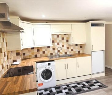 2 bedroom semi-detached house to rent - Photo 4