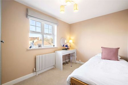 A wonderful four bedroom detached house with double garage and off street parking. - Photo 4