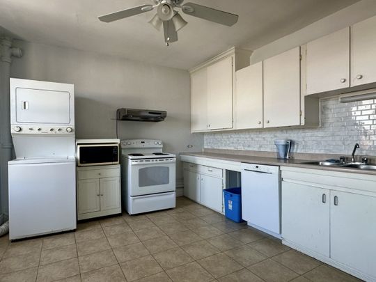 Rosemont : Grand 2 chambres 1230 pi²+, pièces doubles, bois franc, balcon, électros inclus. - Photo 1