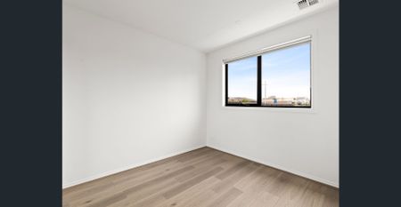 Contemporary Comfort in a Brand-New Family Home - Photo 3