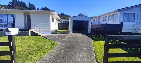 Charming 2BR Home with Garden! - Photo 3