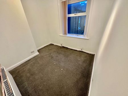 East View, Huddersfield, Marsh - Photo 4