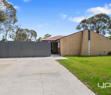 FULLY RENOVATED 4-BDRM FAMILY HOME IN MELTON WEST - Photo 2
