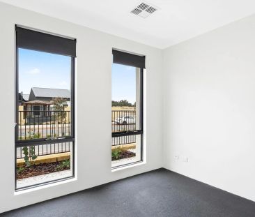 Modern home in new Lakelands. - Photo 2