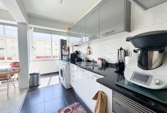 APARTAMENTO T4 EM ALFRAGIDE MOBILADO