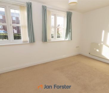2 bedroom ground floor flat to rent - Photo 1