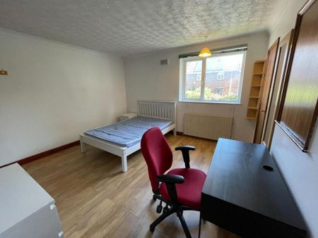 5 bedroom semi-detached house to rent - Photo 5