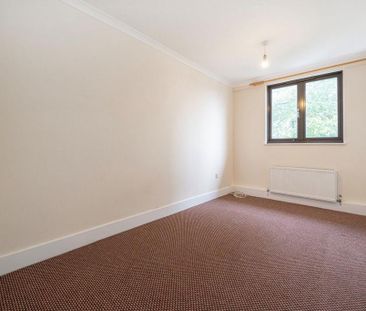 3 bedroom flat to rent - Photo 6
