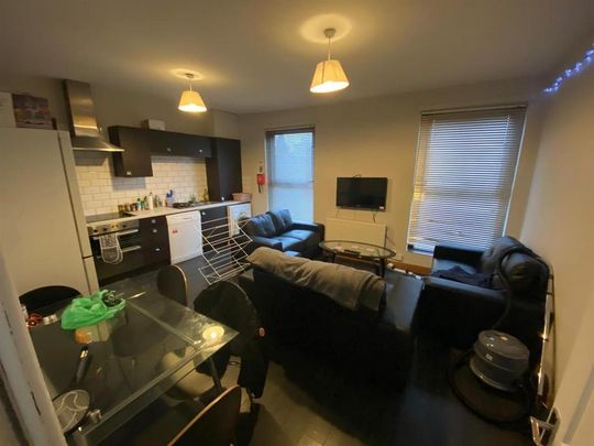 5 bedroom private hall to rent - Photo 1