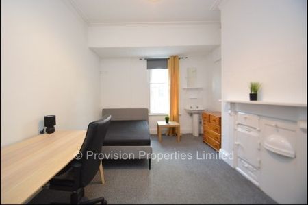 5 Bedroom Student Houses in Woodhouse - Photo 4