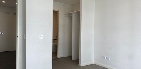 Modern two bedroom unit on 4th floor - Photo 2