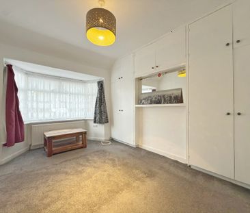 UB6, Greenford - Photo 6