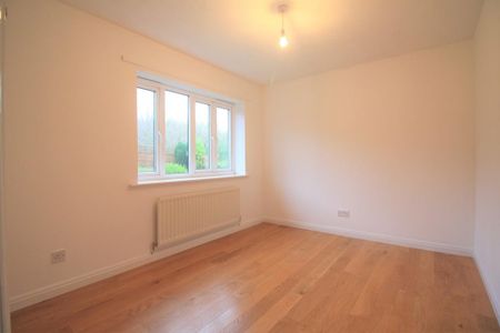 3 bedroom detached house to rent - Photo 4