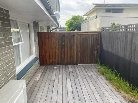 2/92 Office Road, Merivale Christchurch 8014 - Photo 4