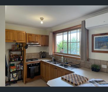 2/70 Devon Road, Pascoe Vale, Vic 3044 - Photo 5