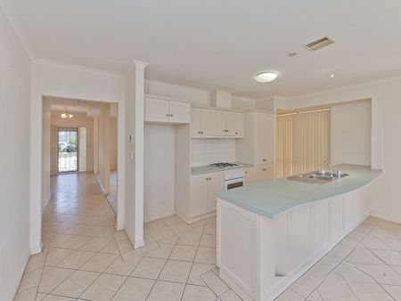 Great Comfortable Family Home in Good Location&period; - Photo 4