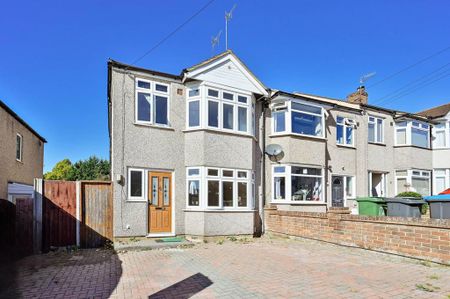 3 bedroom end of terrace house to rent - Photo 3