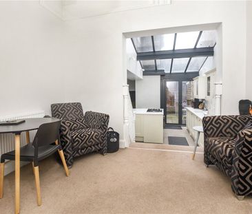 Beautifully presented and comprehensively 4 bedroom property situat... - Photo 3