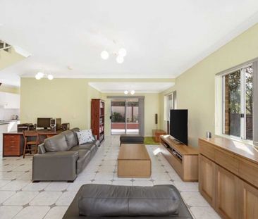 Large and well appointed. - Photo 6