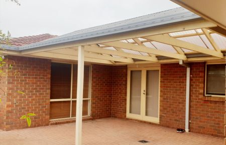 36 Hutchinson Drive, Lynbrook VIC 3975 - Photo 2