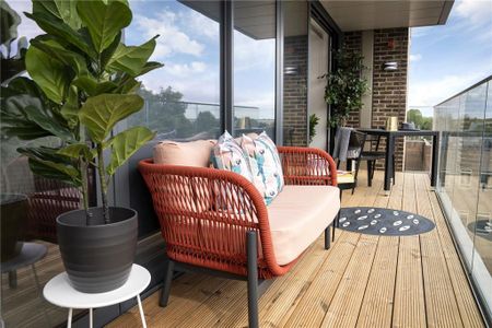 3 bedroom flat to rent - Photo 3