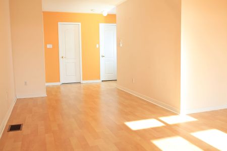 For Lease - 435 Hensall Circle Unit# 94, Mississauga, Ontario - Photo 4