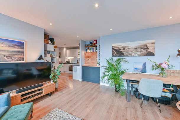 2 bedroom flat to rent - Photo 1