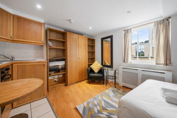 Studio to rent - Photo 1