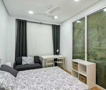 Carrer del Forn de l'Hospital, Valencia, Valencian Community 46001 - Photo 3