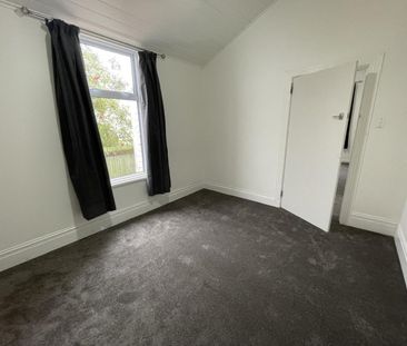 Renovated Central City cottage - Photo 6