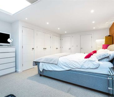 A fantastic, newly built 3 bedroom modern house in Wimbledon. - Photo 3