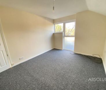 4 bedroom end of terrace house to rent - Photo 3