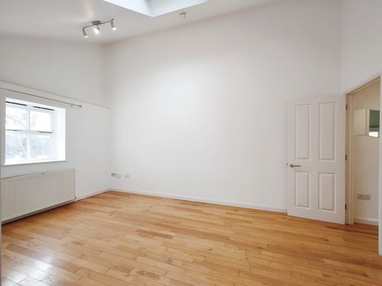 One Bedroom Flat for Rent in Burgess Hill - Photo 1