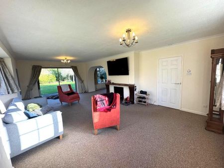 4 bedroom detached house to rent - Photo 4