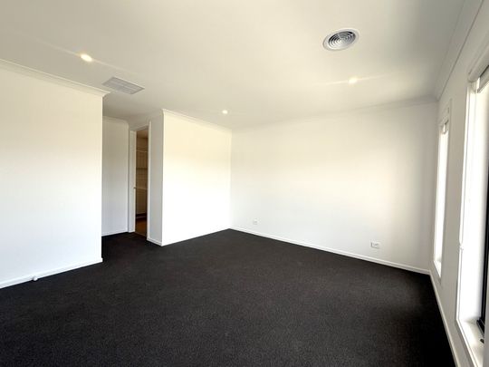 18 Milesi Street, Charlemont - Photo 1