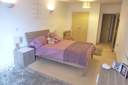 High Street - Photo 2