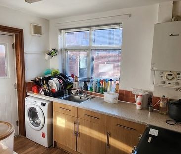 Room in a Shared House, Horsham Street, M6 - Photo 4