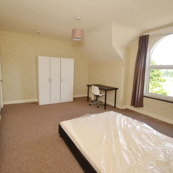 5 bedroom semi-detached house to rent - Photo 1