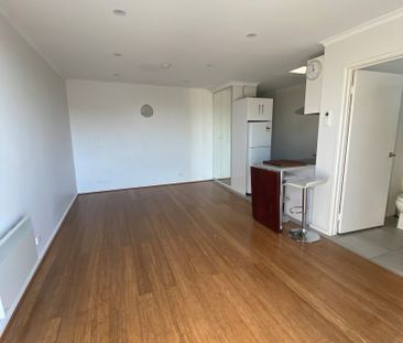 Beachside Bliss – Renovated Studio with Balcony & Parking! - Photo 3