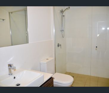 Two bedrooms apartment with two bathrooms in Varsity Lakes - Photo 4