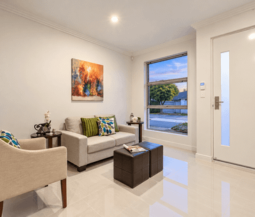 Lovely Modern Family Home in Highly Desirable Central Location - Photo 2