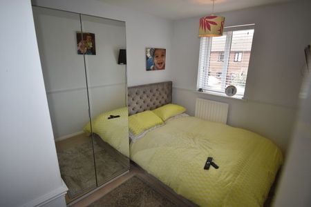 Southlands, Basingstoke - Photo 5