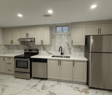 For Lease - 5582 Meadowcrest Avenue, Mississauga, Ontario - Photo 2