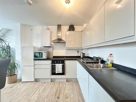 2 bedroom flat to rent - Photo 2