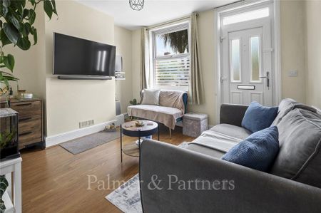 2 bedroom terraced house to rent - Photo 2