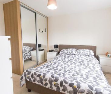 3 bedroom end of terrace house to rent - Photo 2