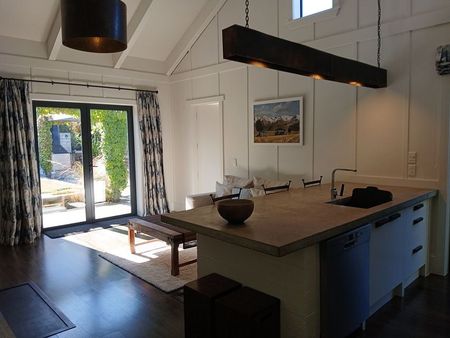 Very comfortable architecturally designed unit - Photo 4