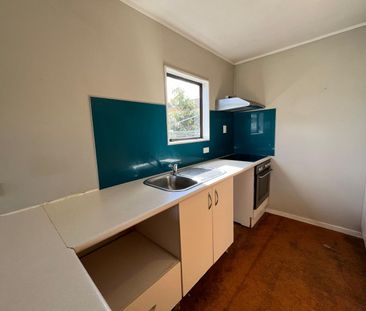 Comfortable & Private Living - Photo 2