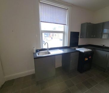 2 bedroom end of terrace house to rent - Photo 3